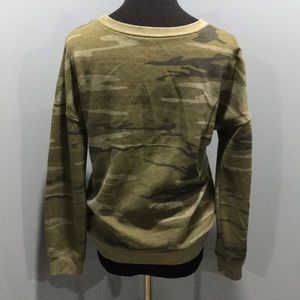 zoe + Liv Tops - Zoe + Liv sz S camo crewneck Sweatshirt zoe + Liv Tops - Zoe + Liv sz S camo crewneck Sweatshirt